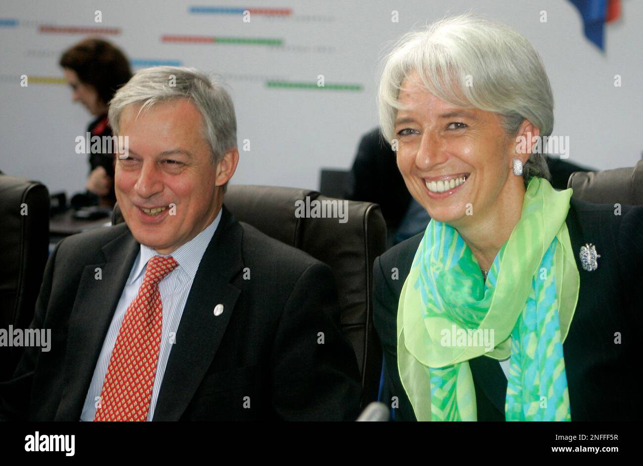 Christine Lagarde, France's minister for the economy industry and employment and Christian Noyer, governor of Banque de France are seen during the informal meeting of the ministers in charge of economy and finance ECOFIN, in Nice, southeastern France, Saturday, Sept. 13, 2008.(AP Photo/Lionel Cironneau) Banque D'Images