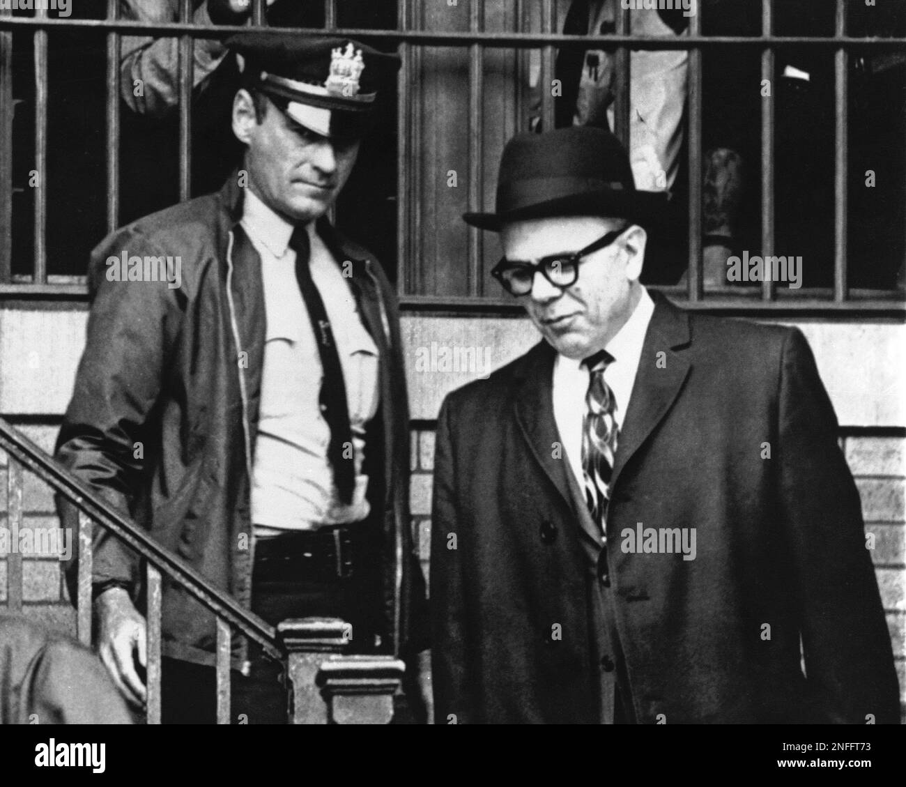 Angelo Bruno, reputed Cosa Nostra boss of Philadelphia and South Jersey, is shown leaving Mercer County jail on the way to a state correction center for an indeterminate stay for refusing to answer questions about organized crime as asked by the state investigation commission, Oct. 21, 1970. (AP Photo) Banque D'Images