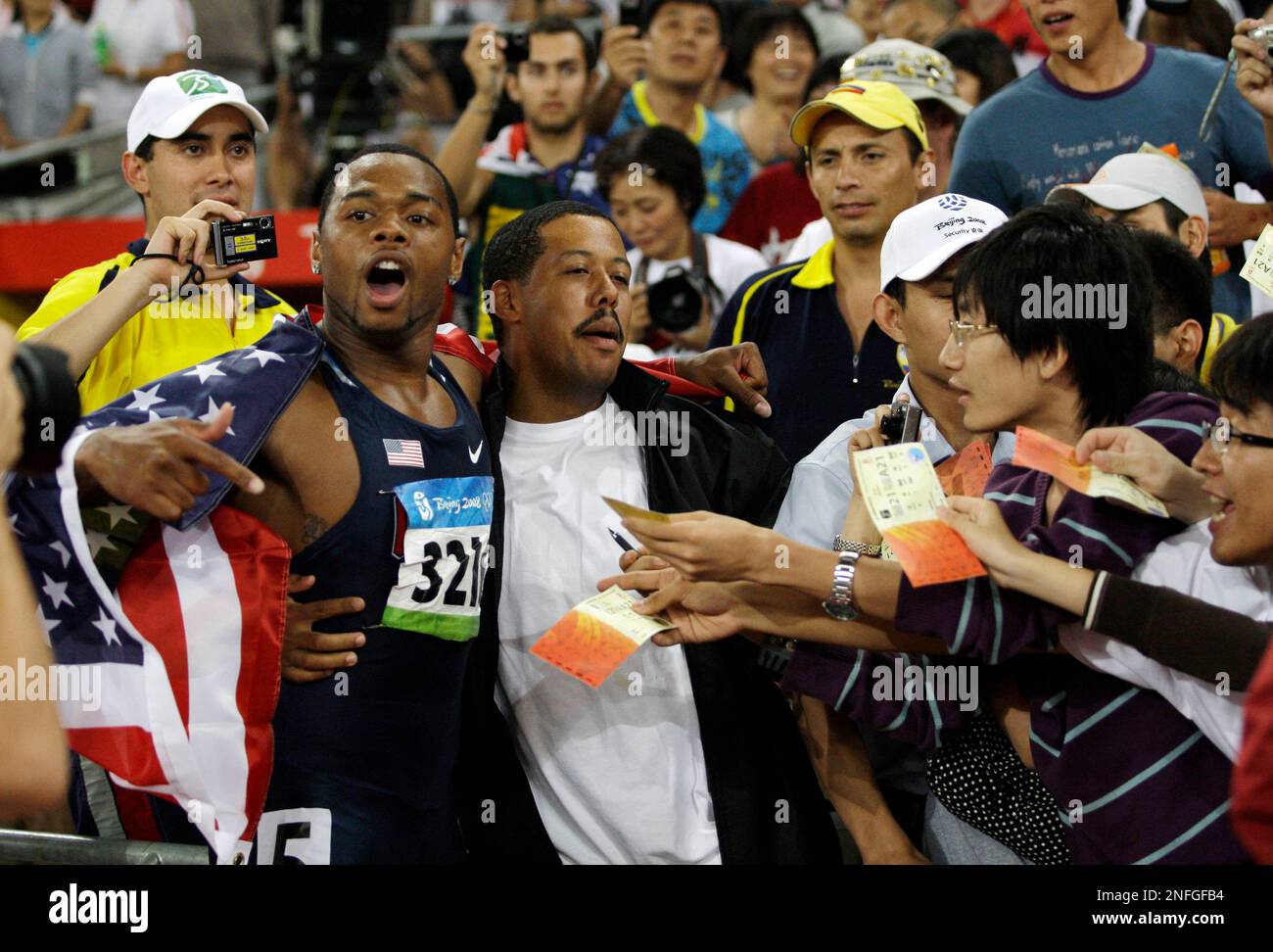 United States' David Payne celebrates winning silver after the men's 110-meter hurdles final during the athletics competitions in the National Stadium at the Beijing 2008 Olympics in Beijing, Thursday, Aug. 21, 2008. (AP Photo/Natacha Pisarenko) Banque D'Images