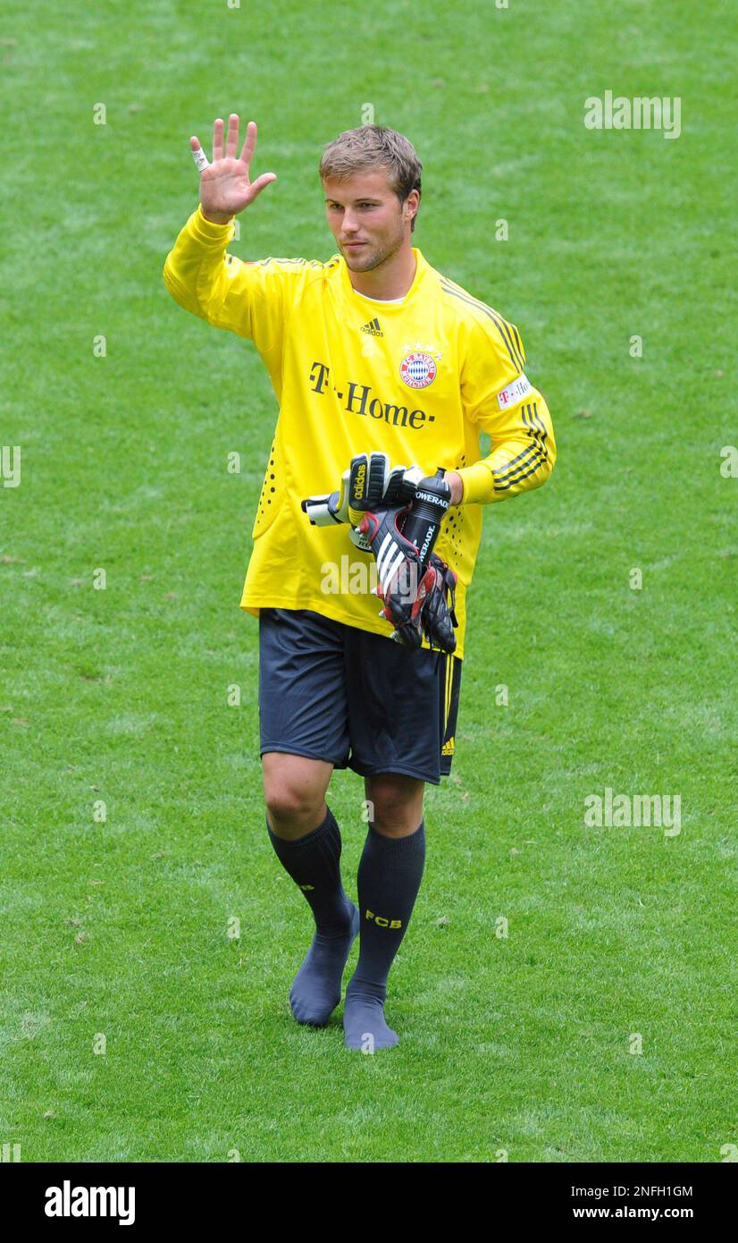 Munich goalkeeper Michael Rensing leaves the field after a training ...