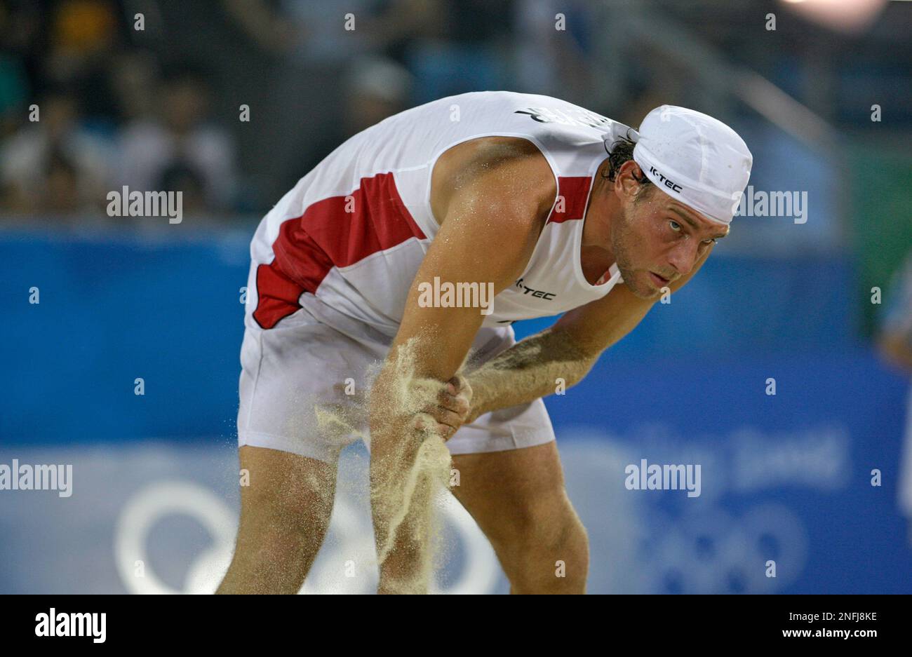 Switzerland's Sascha Heyer during a match against Argentina in a beach volleyball match at the Chaoyang Park Beach Volleyball Ground at the Beijing 2008 Olympics in Beijing, Saturday, Aug. 9, 2008. (AP Photo/Natacha Pisarenko) Banque D'Images