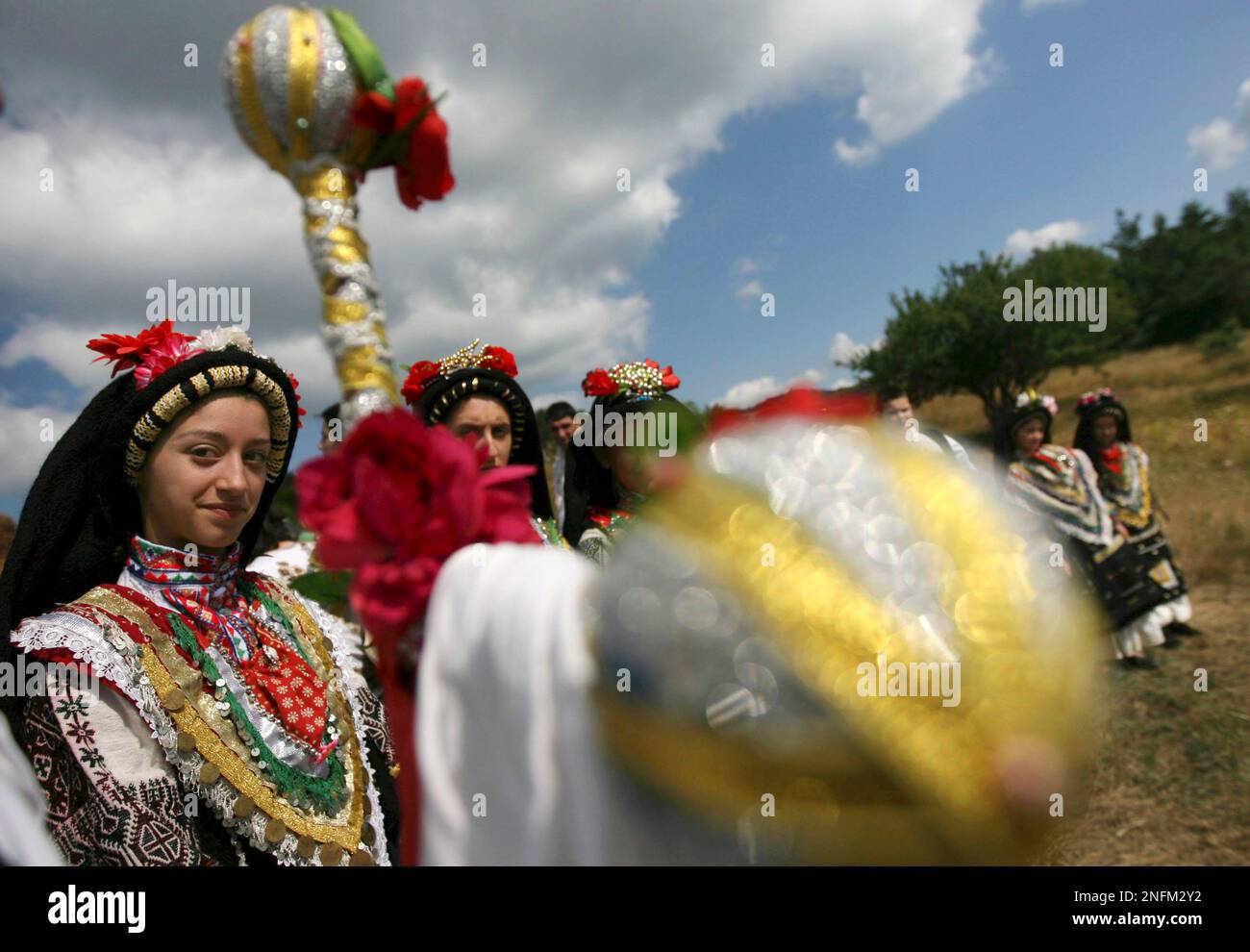 Bulgarian Karakachani women wearing the traditional dress, are seen during the annual Karakachani's festival near the town of Sliven, east of the Bulgarian capital Sofia, Sunday, July 6, 2008. The Karakachani, a minority ethnic group in Bulgaria and Greece, gather annually to celebrate their traditional culture. (AP Photo/Petar Petrov) Banque D'Images