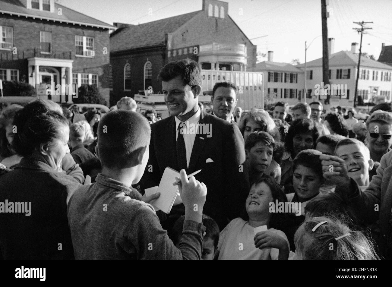 Non-voters' hands get shaken along with voters as Edward (Ted) Kennedy campaigns on Oct.11, 1962 in Medfield, Mass. By election day, Kennedy, President John F. Kennedy's brother, and George Cabot Lodge, his Republican opponent for the U.S. Senate, will have shaken some 100,000 hands around the state of Massachusetts according to conservative estimates. (AP Photo/Frank C. Curtin) Banque D'Images