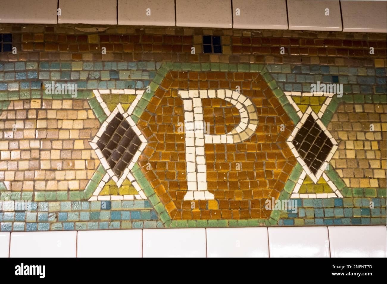 Les travaux de tilwork dans la station de Pennsylvanie s'arrêtent sur le métro de New York City, New York, NY, États-Unis Banque D'Images