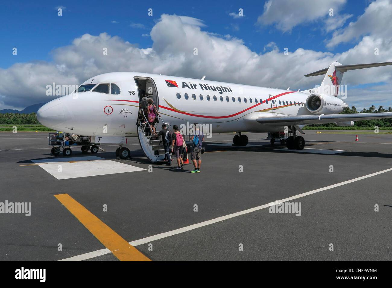 Avions de passagers Air Niugini à l'aéroport de Hoskins, Nouvelle-Bretagne, Papouasie-Nouvelle-Guinée Banque D'Images