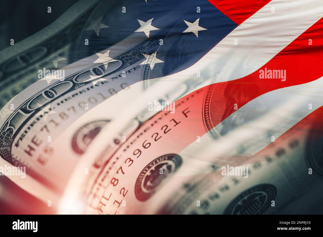 Dollar index concept de gros plan avec American Flag. Dollars américains argent comptant. Cent billets de banque. Banque D'Images