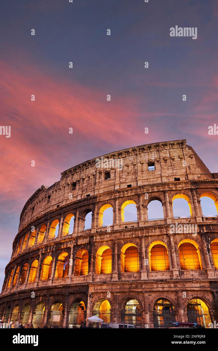 Le Colisée de Rome Italie au coucher du soleil Banque D'Images