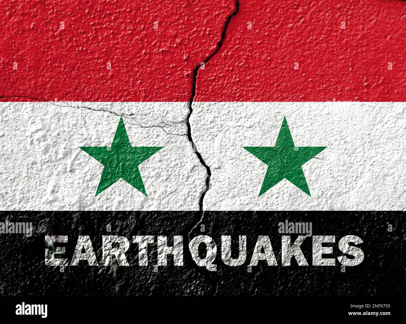 Tremblements de terre en Syrie, carte avec drapeau de couleur Syrie sur le mur avec des fissures Banque D'Images