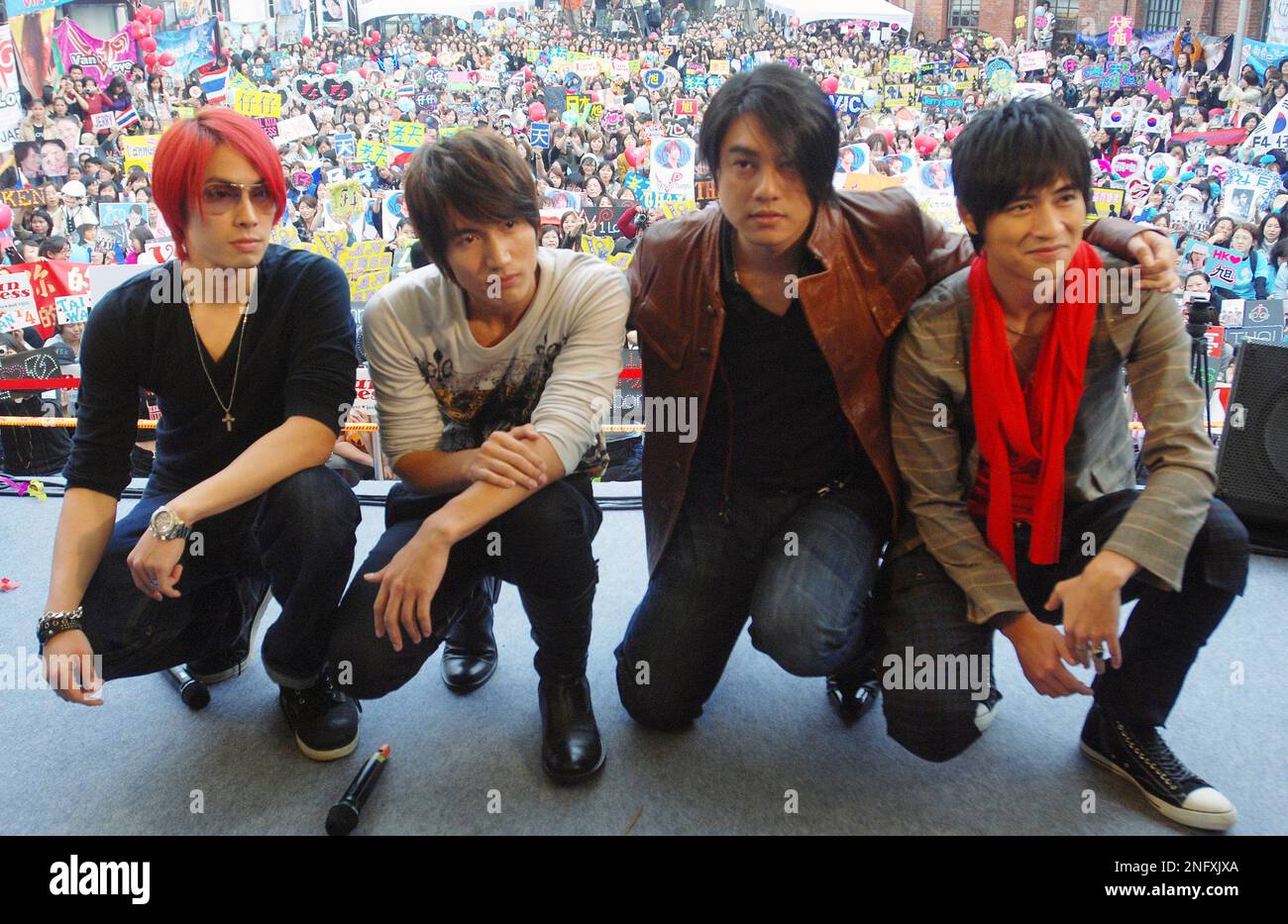 The popular Taiwanese pop band F4, from left, Vanness Wu, Jerry Yan, Ken Chu and Vic Chou, pose for photographers during an event to promote their new CD " Waiting for You," Sunday, Jan. 20, 2008, in Taipei, Taiwan. (AP Photo/Chiang Ying-ying) Banque D'Images