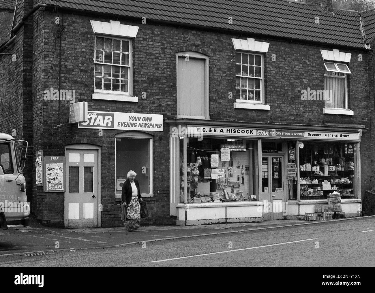 Vieux journaux épiciers magasin général Grande-Bretagne Royaume-Uni 1981 Banque D'Images