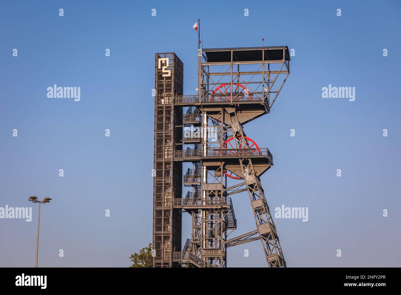 Cadre supérieur d'un puits dans le nouveau musée de Silésie, dans la zone de l'ancienne mine de charbon dur à Katowice, dans la région de Silésie en Pologne Banque D'Images