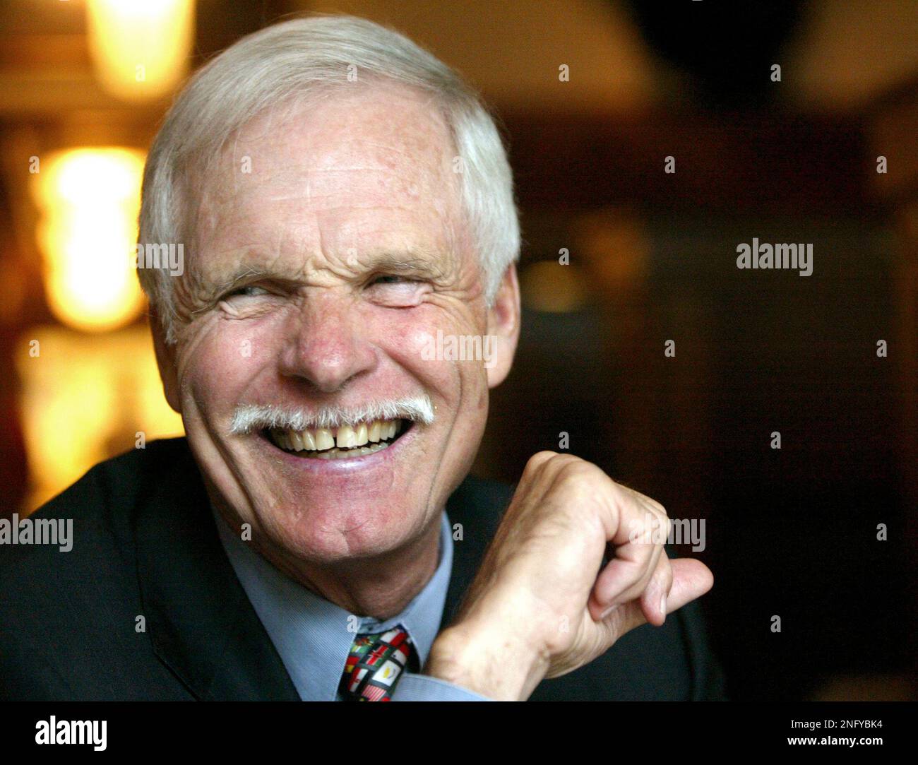 Ted Turner at his restaurant, Ted's Montana Grill, Friday Oct. 21, 2005 in Crystal City Va. (AP Photo/Matt Houston) This image is part of AP assignment photographer Matt Houston's portfolio. Matt Houston is based in Florida and is available for assignments throughout the Southeast. To schedule an assignment or to find out more about AP Images' Assignment Services, please call us at +1 212-621-1980 or e-mail us at assignments@ap.org. Banque D'Images