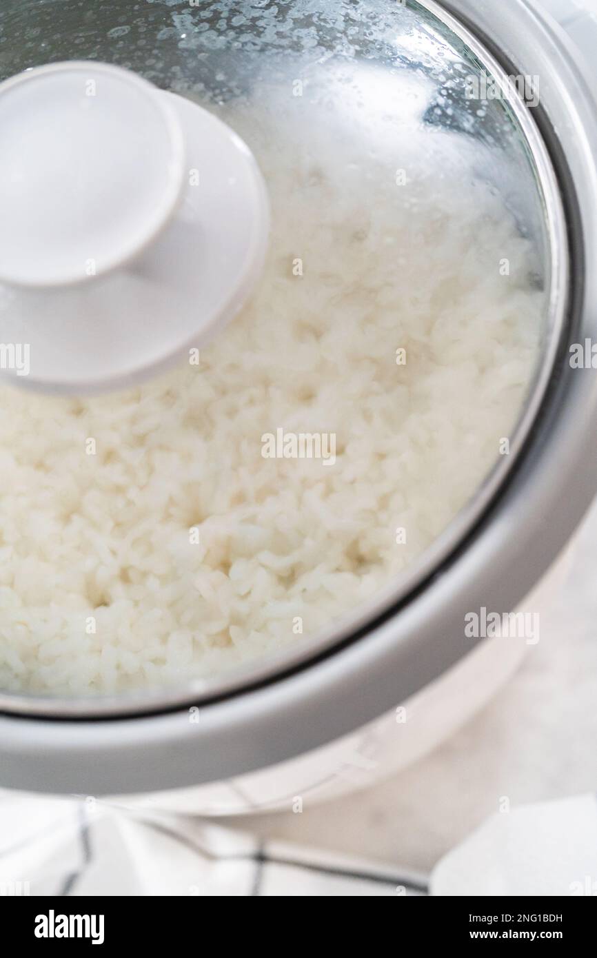 Cuisson du riz Banque D'Images Cuisson du riz Banque D'Images