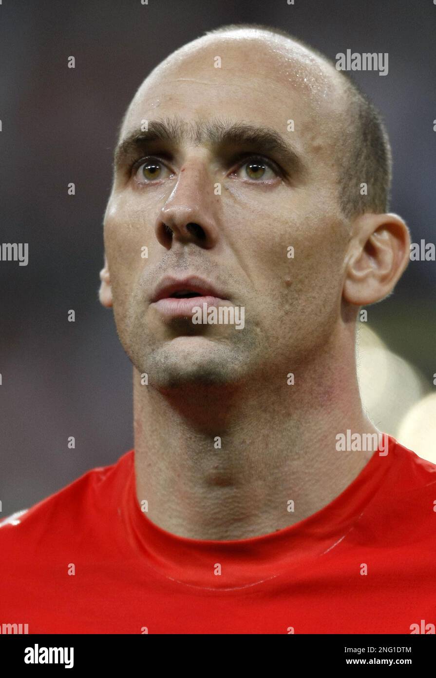 Czech Republic's Jan Koller listens to the national anthem prior to the Euro 2008 group D qualification soccer match between Germany and Czech Republic in Munich, southern Germany, Wednesday, Oct 17, 2007. (AP Photo/Thomas Kienzle) Banque D'Images