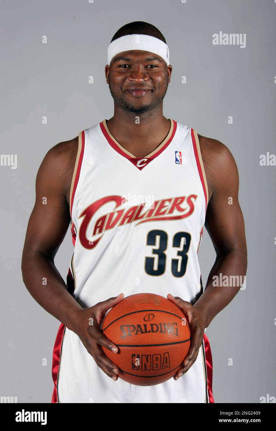 Cleveland Cavaliers' Devin Brown poses at the team's practice facility in  Independence, Ohio Monday, Oct. 1, 2007. (AP Photo/Mark Duncan Photo Stock  - Alamy