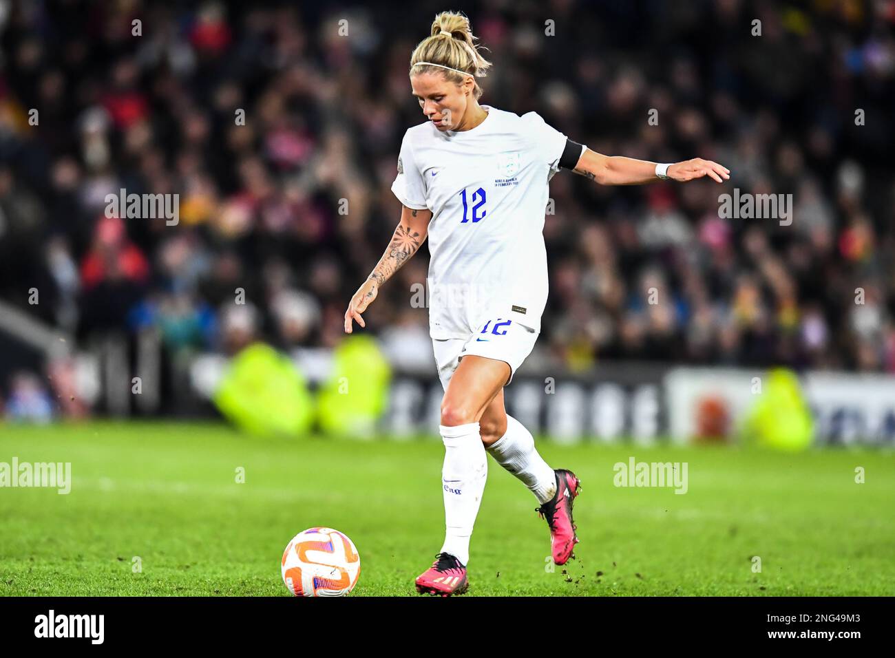 Milton Keynes, Royaume-Uni. 16th févr. 2023. Milton Keynes, Angleterre, 16 février 2023: Rachel Daly (12 Angleterre) passe le ballon lors du match de football de la coupe Arnold Clark entre l'Angleterre et la République de Corée au stade MK à Milton Keynes, Angleterre. (Kevin Hodgson /SPP) crédit: SPP Sport Press photo. /Alamy Live News Banque D'Images