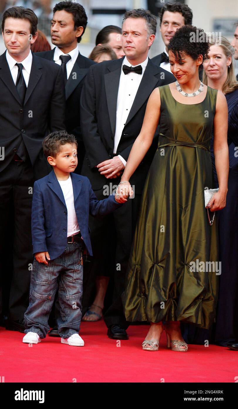 French author Mariane Pearl and her son Adam Pearl, family of slain American journalist Daniel Pearl, arrive for the screening of the film "A Mighty Heart," at the 60th International film festival in Cannes, southern France, on Monday, May 21, 2007. (AP Photo/Jeff Christensen) Banque D'Images