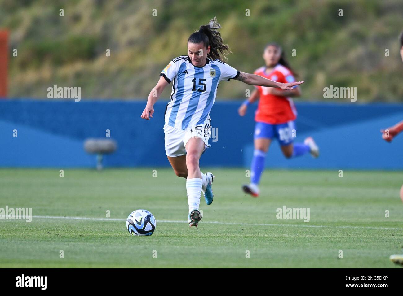 Auckland, Nouvelle-Zélande. 17th févr. 2023. Florencia Bonsegundo, de l'équipe nationale féminine de football Argentine, vu en action pendant le Playoff féminin de la coupe du monde 2023 de la FIFA, qui s'est tenu au North Harbour Stadium. Score final; Argentine 4:0 Chili (photo de Luis Veniegra/SOPA Images/Sipa USA) crédit: SIPA USA/Alay Live News Banque D'Images