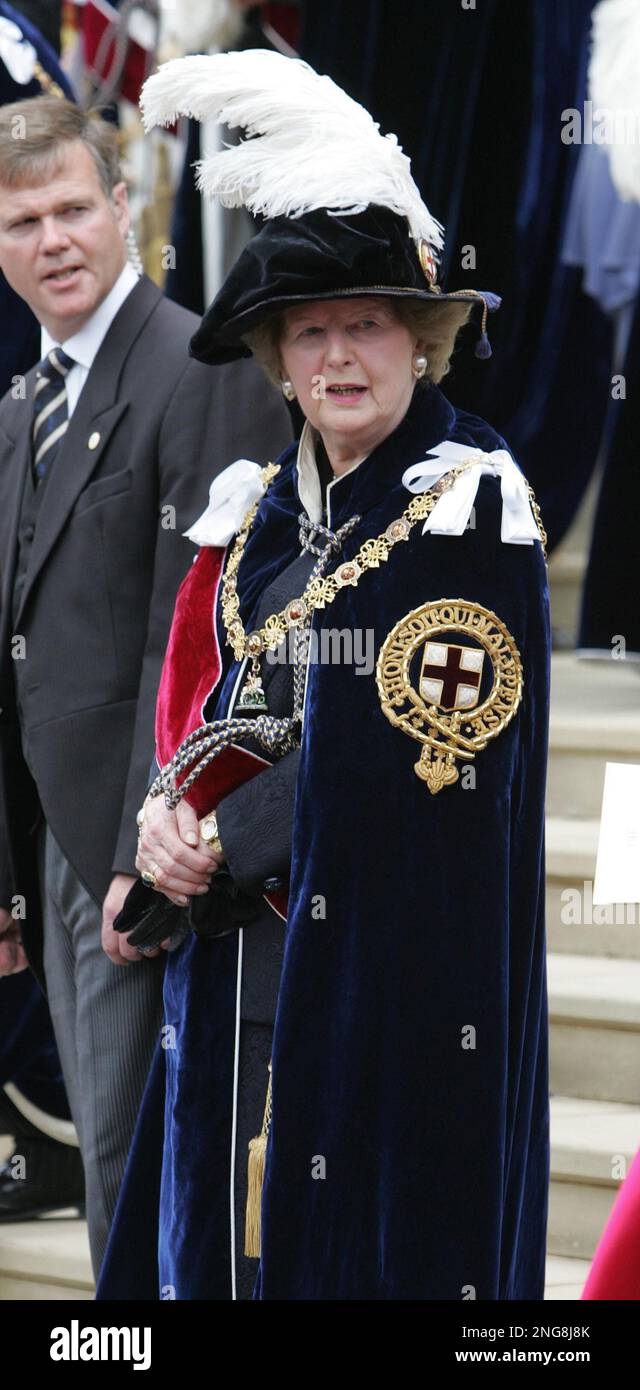 Baroness Margaret Thatcher leaves St George's Chapel in Windsor after the annual Garter Service. PRESS ASSOCIATION Photo. Picture date: Monday June 19, 2006. The Duke of York and the Earl of Wessex were formally made Knights of the Garter. The Order of the Garter, established by Edward III in 1348, is the Queen's personal gift, without advice from government ministers. See PA story ROYAL Garter. Photo credit should read: Tim Ockenden / PA / WPA Rota. Banque D'Images