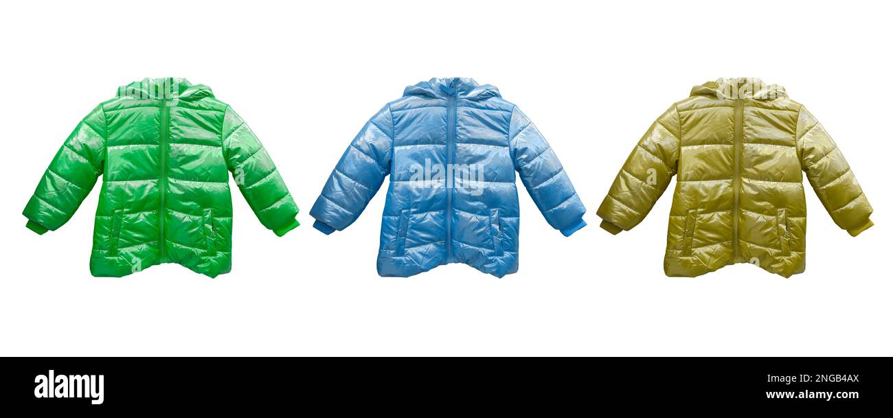 Trois blouson de sport chaud à capuche isolées sur fond blanc. Veste duvet modèle vierge avec fermeture à glissière isolée. Veste d'hiver isolée Banque D'Images