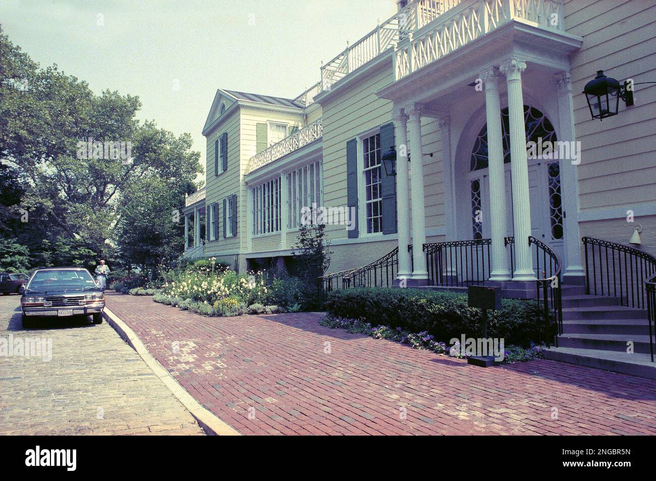 Gracie Mansion, the mayor's residence in New York City, is seen Aug. 18, 1990, on the grounds of Carl Schurz Park. (AP Photo/Phillip Schoultz) Banque D'Images
