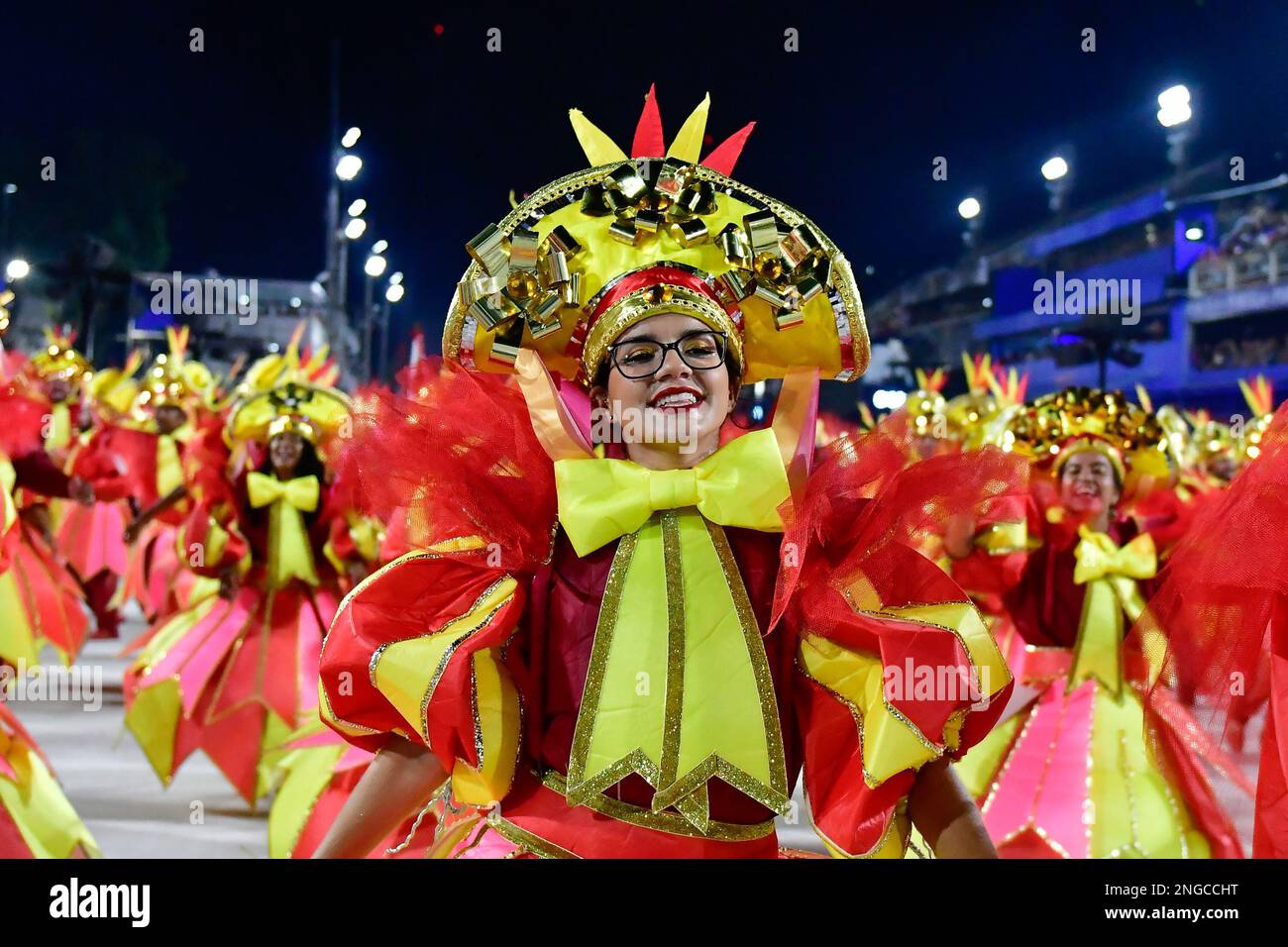 Rio de Janeiro, Brésil. 18th févr. 2023. RJ - Rio de Janeiro - 02/17/2023 - CARNAVAL RIO 2023, SÉRIE OR DÉFILÉ SCOLAIRE SAMBA - membres de l'école Estacio de sa Samba lors d'une présentation au défilé de la série Or à Rio de Janeiro à la Foire de marques de Sapucai Sambadrome ce vendredi (17)./Sipa USA crédit: SIPA USA/Alamy Live News Banque D'Images