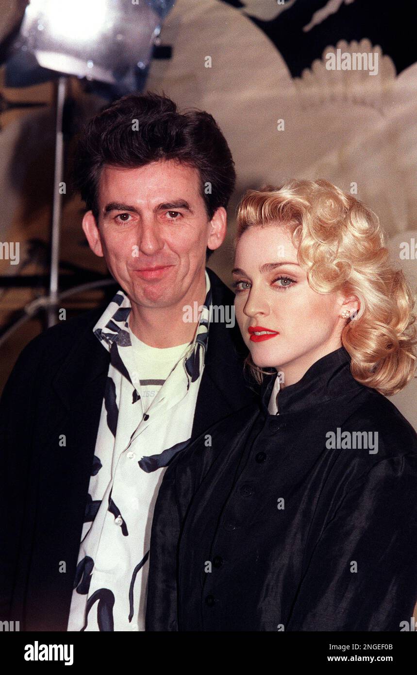 U.S. pop singer and actress Madonna and former Beatles guitarist George Harrison publicise the movie "Shanghai Surprise" in London in March 1986. Harrison has produced the movie in which Madonna stars. (AP Photo/Peter Kemp) Banque D'Images