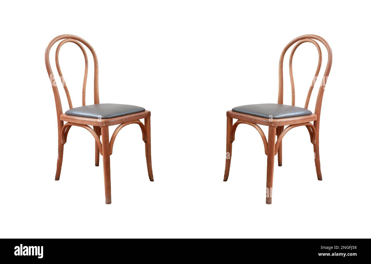 Chaises en bois vintage isolées sur fond blanc, avec passe-cheveux Banque D'Images