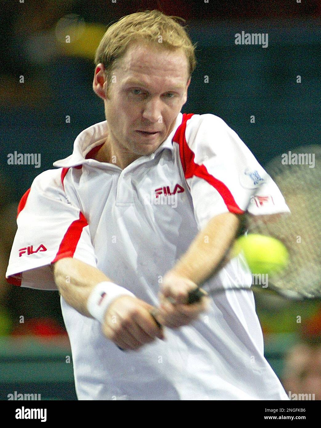 Rainer Schuettler of Germany returns a backhand to Nicolas Massu of Chile during the third round of the Paris Masters indoor tennis tournament, Thursday Oct. 30, 2003. Schuettler defeated Massu 6-4, 7-5, qualifying for the quarterfinals. (AP Photo/Michel Euler) Banque D'Images