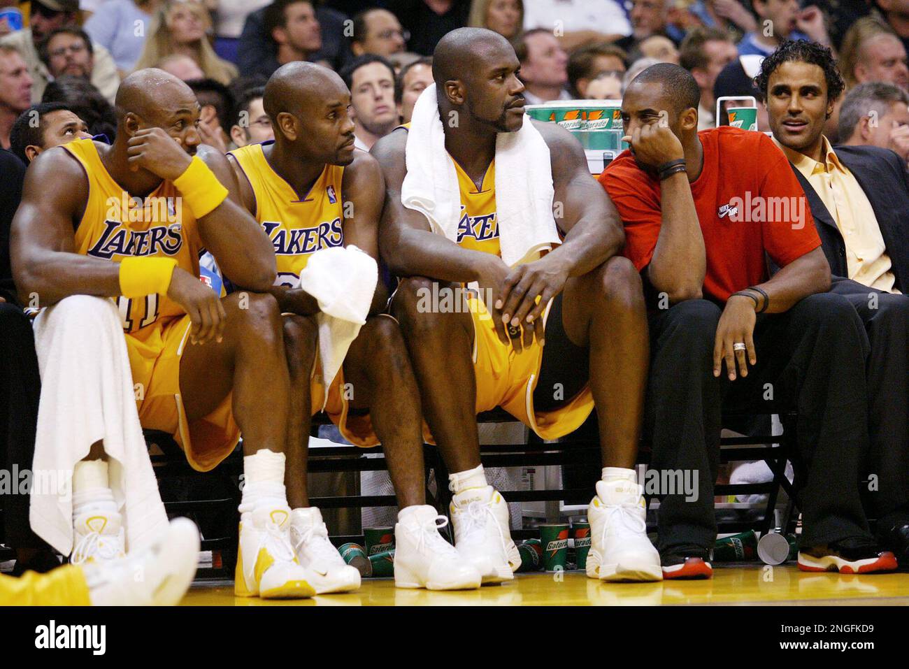 Los Angeles Lakers Kobe Bryant, second right, makes a face at Karl Malone,  far left, as teammates Gary Payton, second left, Shaquille O'Neal, center,  and Rick Fox, right, look on during the