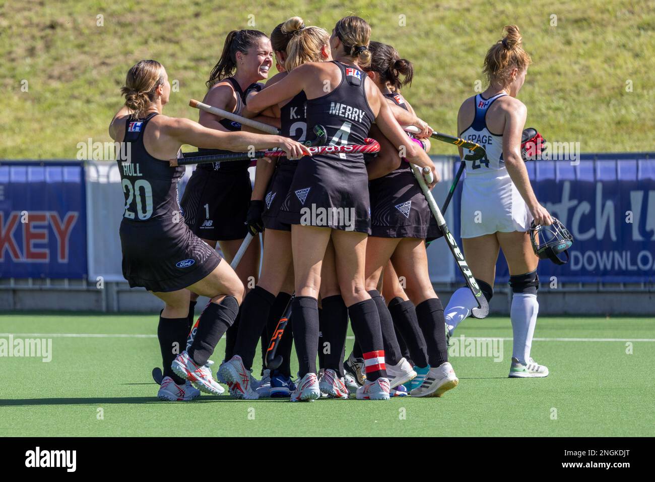 Wellington, Nouvelle-Zélande. 18th févr. 2023. Newtown New Zealand célèbre leur égaliseur dans le match international de hockey entre les États-Unis et la Nouvelle-Zélande au Stade national de hockey à Wellington, Nouvelle-Zealand2 (Joe SERCI - SPP) crédit: SPP Sport Press photo. /Alamy Live News Banque D'Images