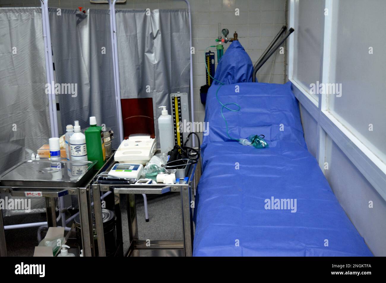 Le Caire, Egypte, 11 février 2023: Un centre médical, clinique, un lieu pour les premiers soins en urgence avec l'équipement médical essentiel pour les signes vitaux, thermom Banque D'Images