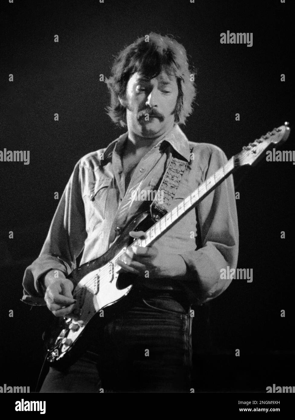 Eric Clapton, Rotterdam, Pays-Bas - 1976, (Photo Gijsbert Hanekroot) *** légende locale *** Eric Clapton Banque D'Images