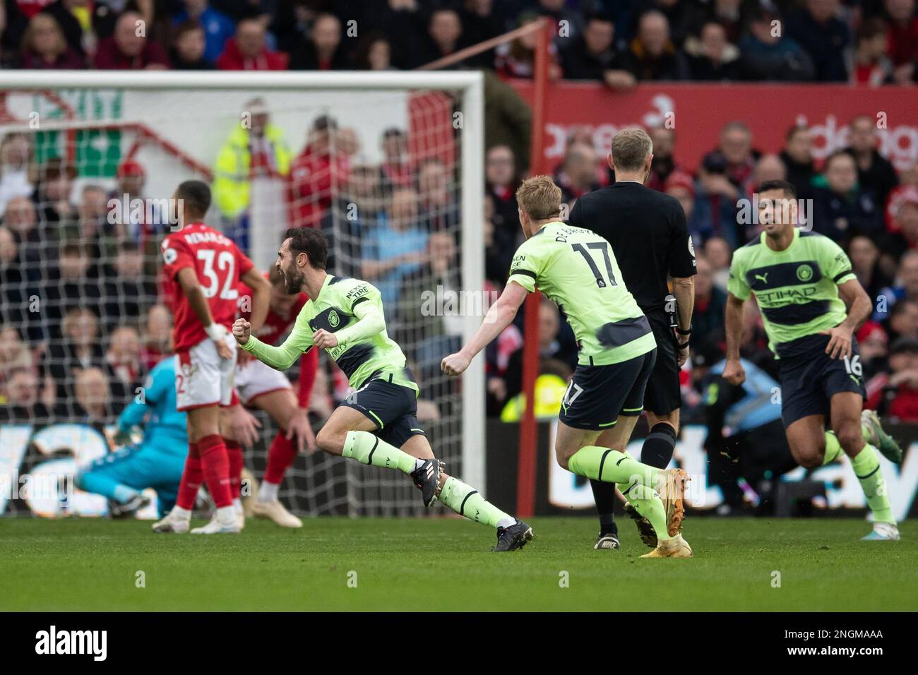 Bernardo Silva #20 de Manchester City se met en fête après avoir mis son côté devant lors du match de Premier League Nottingham Forest vs Manchester City à City Ground, Nottingham, Royaume-Uni, 18th février 2023 (photo de Ritchie Sumpter/News Images) Banque D'Images