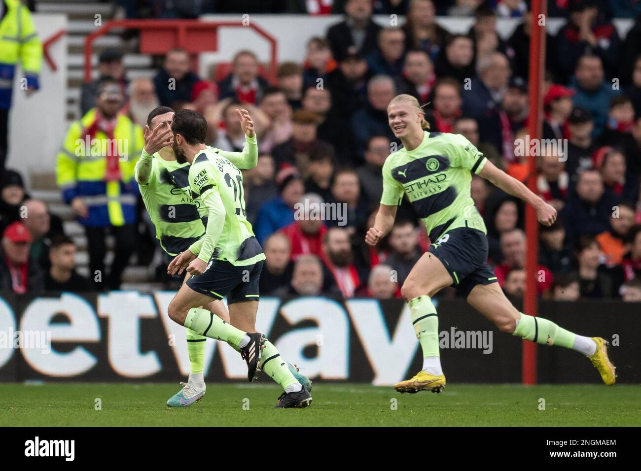 Bernardo Silva #20 de Manchester City se met en fête après avoir mis son côté devant lors du match de Premier League Nottingham Forest vs Manchester City à City Ground, Nottingham, Royaume-Uni, 18th février 2023 (photo de Ritchie Sumpter/News Images) Banque D'Images