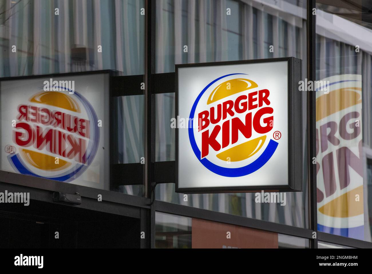 L'illustration montre le logo du restaurant de restauration rapide Burger King dans le quartier de Brouckere place - Brouckereplein dans le centre-ville de Bruxelles, samedi 18 février 2023. BELGA PHOTO NICOLAS MATERLINCK Banque D'Images