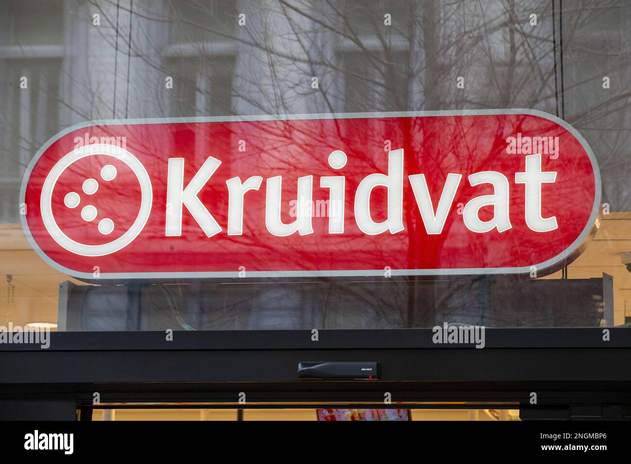 L'illustration montre le logo de Kruidvat sur une boutique dans le quartier de Brouckere place - Brouckereplein dans le centre de Bruxelles, samedi 18 février 2023. BELGA PHOTO NICOLAS MATERLINCK Banque D'Images