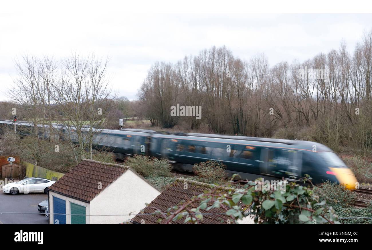 Great Western main Line train approchant Taunton à la River Tone, Bathpool Bridge, Bathpool, Taunton, Somerset, Angleterre, United Banque D'Images