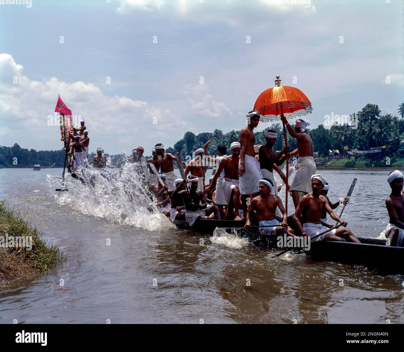 Festival de course de bateaux à serpent Aranmula vallamkali ou Aranmula, organisé pendant le festival Onam à Kerala, en Inde, en Asie Banque D'Images