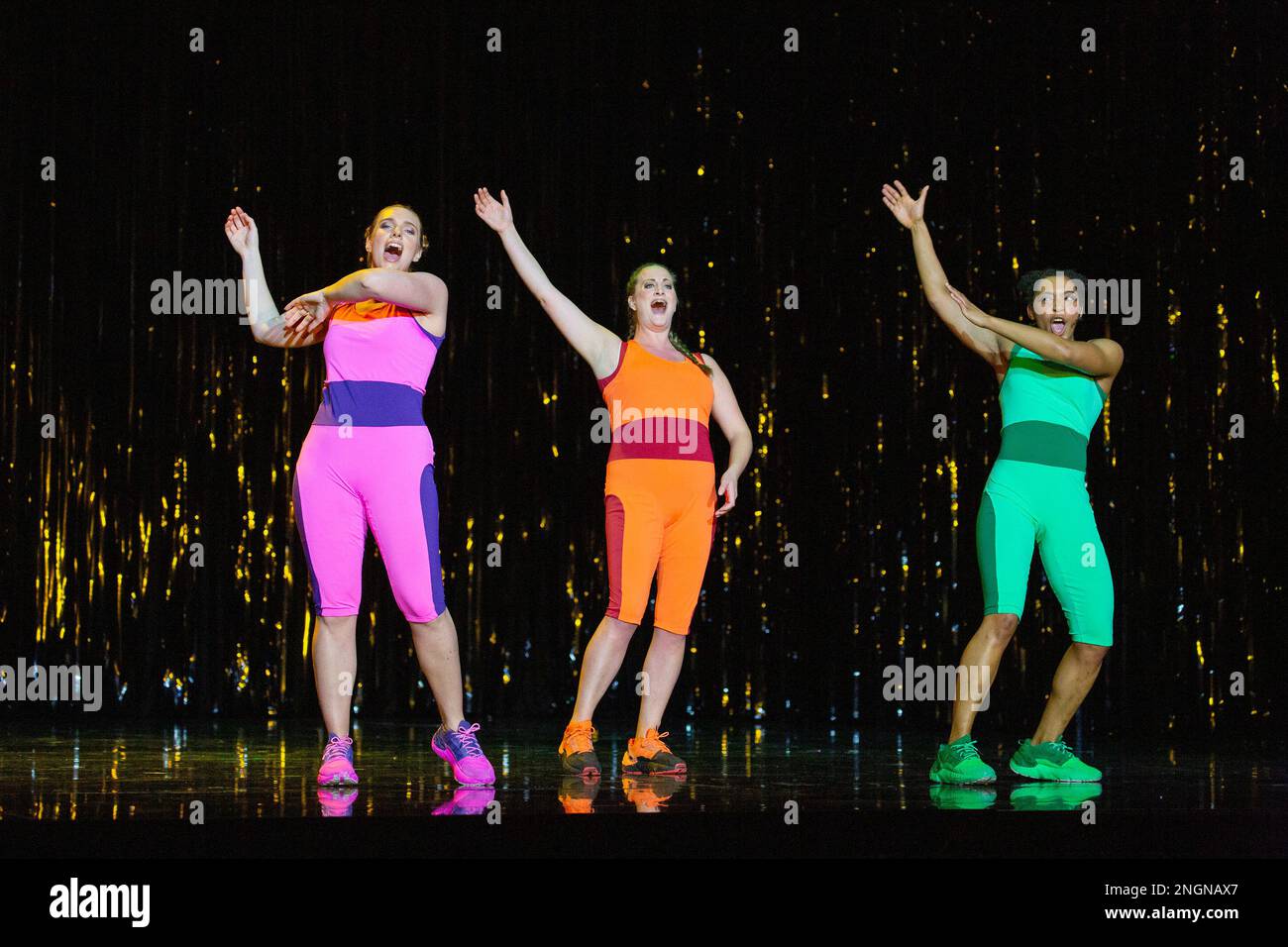 l-r: Katie Stevenson (Flosshilde), Eleanor Dennis (Woglonde), Idunnu Munch (Wellgunde) dans la RHINEGOLD par Richard Wagner à l'Opéra national anglais (ENO), London Coliseum, Londres WC2 18/02/2023 Traduction anglaise: John Deathridge chef d'orchestre: Marn Brabbins conception: Sarah Stewart Lahie Silverman: Directeur de l'éclairage Banque D'Images