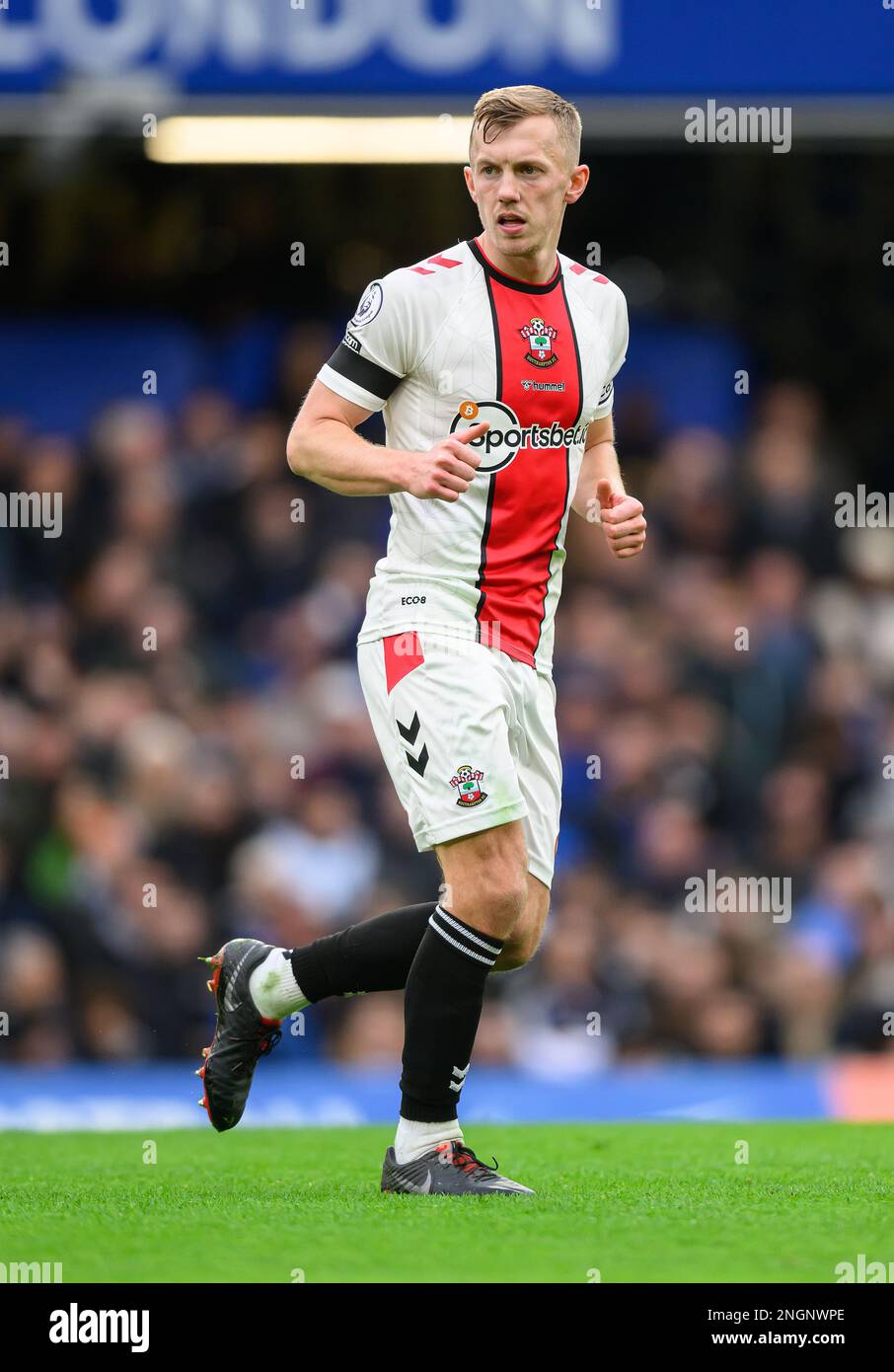 Londres, Royaume-Uni. 18th févr. 2023. 18 Fév 2023 - Chelsea c. Southampton - Premier League - Stamford Bridge James Ward-Prowse de Southampton pendant le match de la Premier League contre Chelsea. Crédit photo : Mark pain/Alamy Live News Banque D'Images