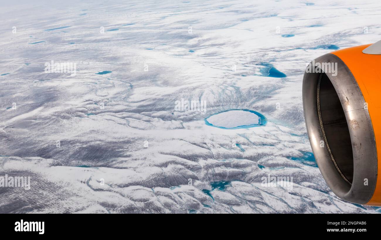 Vue aérienne de la calotte glaciaire du Groenland depuis un vol commercial à destination de Kangerlussuaq, dans l'ouest du Groenland. Banque D'Images