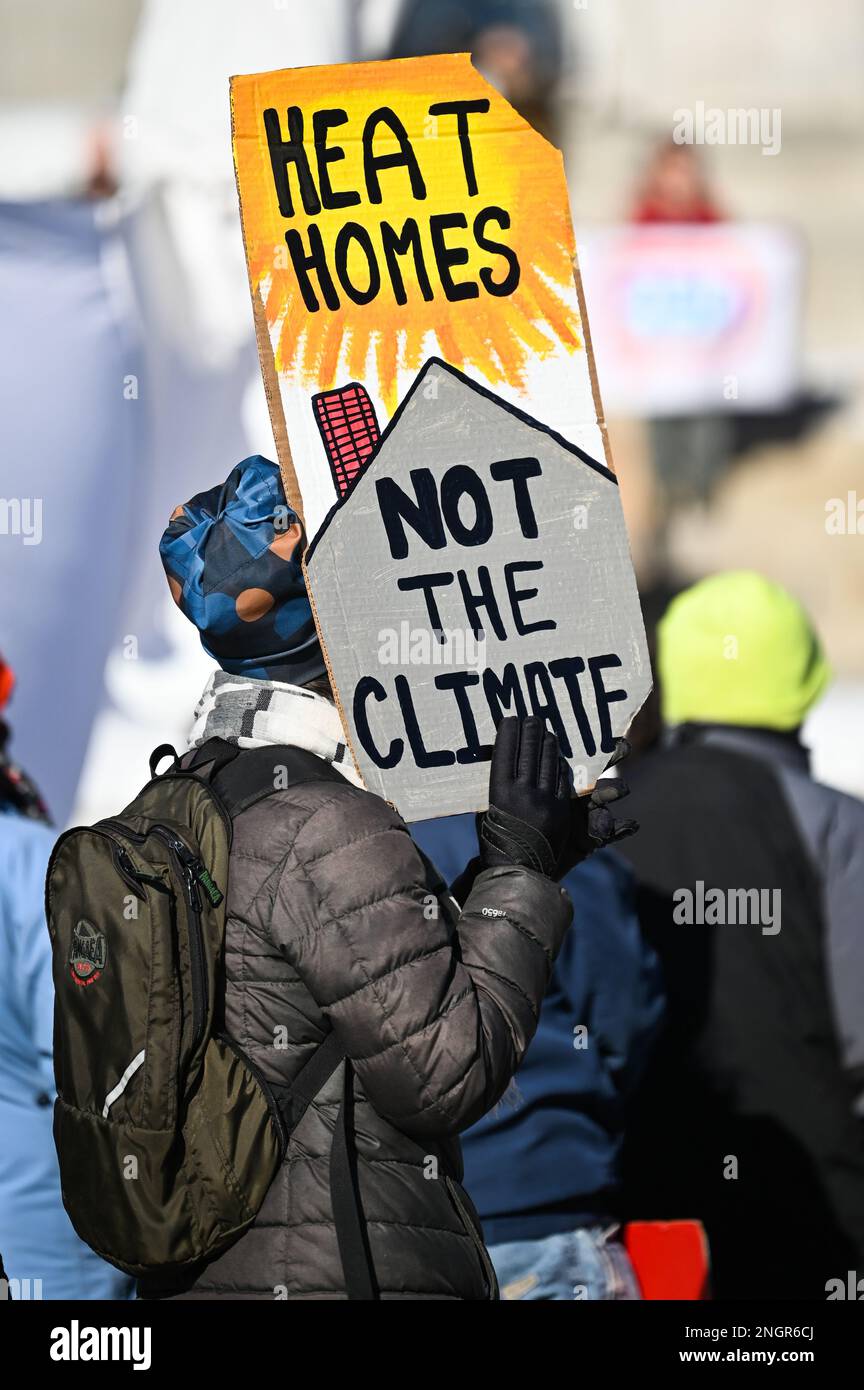 Les manifestants à une marche appelant à des actions pour lutter contre le changement climatique, Montpelier, VT, États-Unis. Banque D'Images