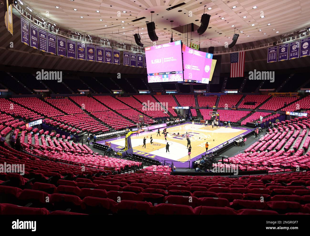 Baton Rouge, États-Unis. 16th févr. 2023. Une mer de rose couvre les sièges du centre d'assemblage de Pete Maravich avant le début de l'Ole Miss Rebels vs LSU Lady Tigers Women's College basketball à bâton-Rouge, Louisiane, jeudi, 16 février 2022. (Photo de Peter G. Forest/Sipa USA) crédit: SIPA USA/Alay Live News Banque D'Images