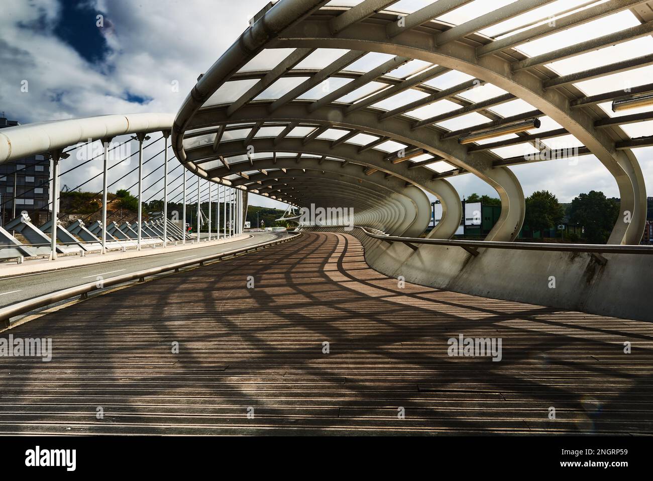 Pont sur le fleuve Galindo, Barakaldo, Vizcaya, pays Basque, Espagne, Europe. Banque D'Images