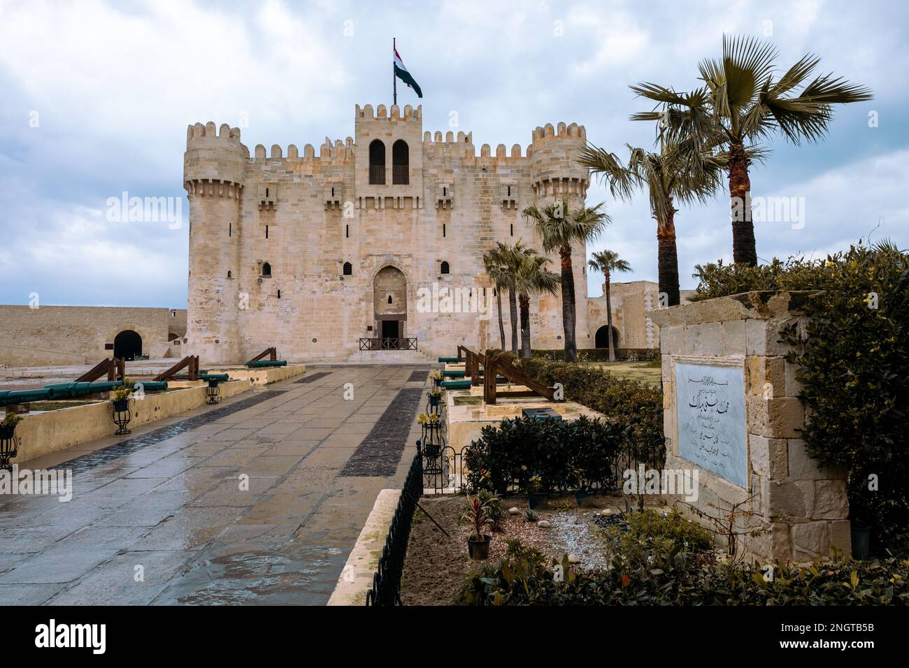 Citadelle de Qaitbay, forteresse défensive datant de 15th ans située sur la côte méditerranéenne de la mer. Alexandrie, Égypte. Afrique. Banque D'Images