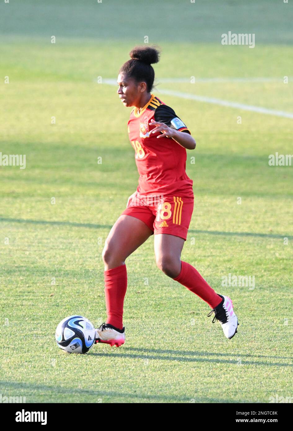 Auckland, Nouvelle-Zélande. 19th févr. 2023. Shalom Waida, de l'équipe nationale féminine de Papouasie-Nouvelle-Guinée, vu en action lors du match de la coupe du monde des femmes de la FIFA 2023 entre la Papouasie-Nouvelle-Guinée et le Panama, qui s'est tenu au North Harbour Stadium. Note finale; Panama 2:0 Papouasie-Nouvelle-Guinée. Crédit : SOPA Images Limited/Alamy Live News Banque D'Images