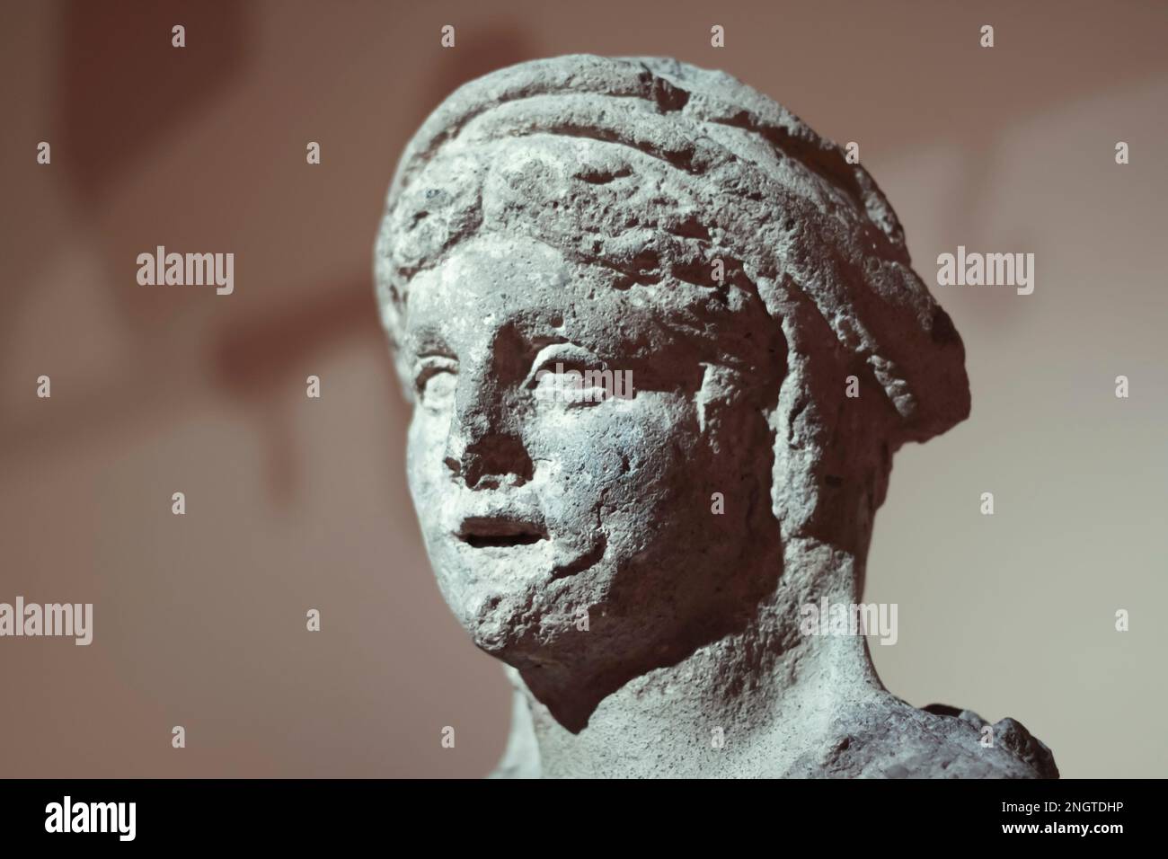 Sculpture romaine d'une femme à Centrale Montemartini à Rome (Italie) Banque D'Images