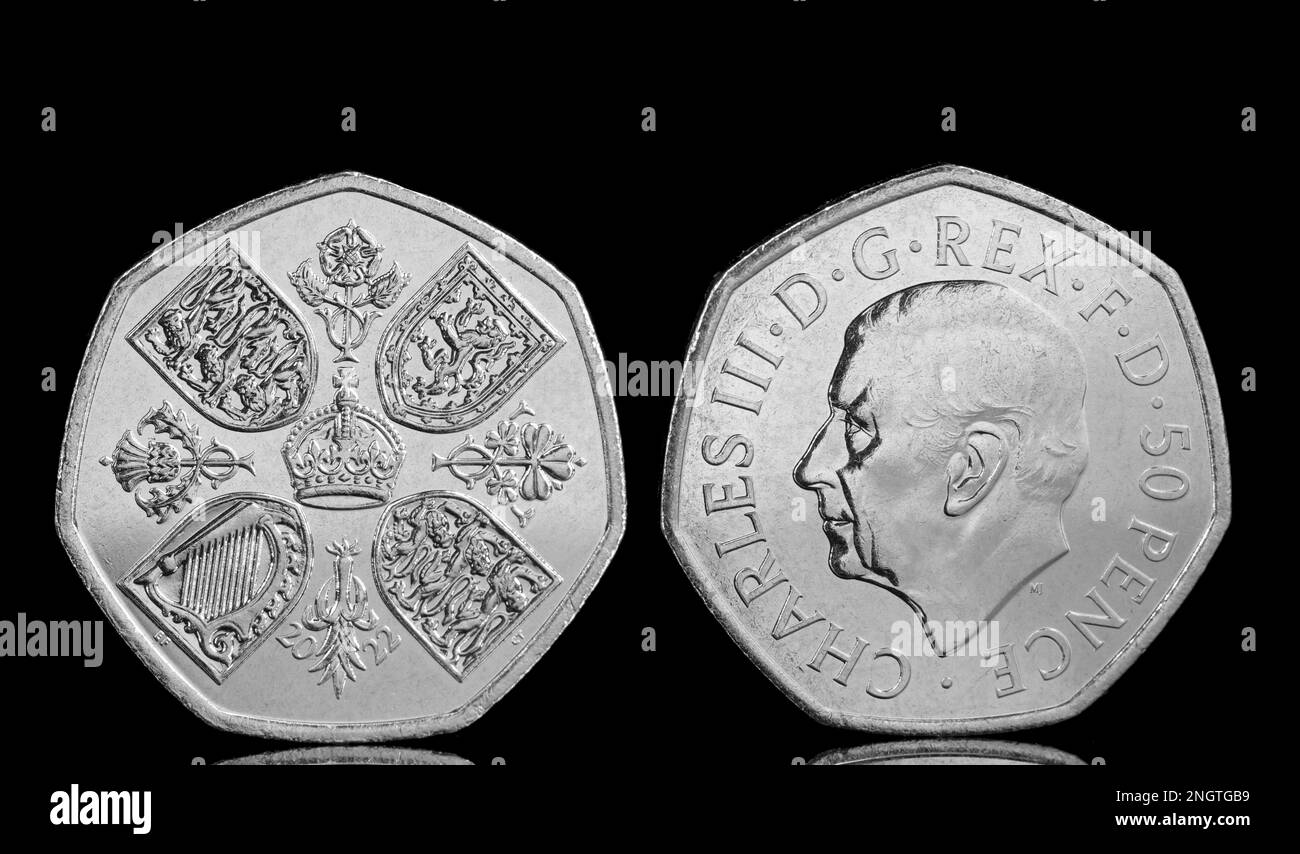 La nouvelle pièce de 50 pence présente le premier portrait du roi Charles III de Martin Jennings. Le côté arrière est équipé de la couronne de couronnement 1953 Banque D'Images