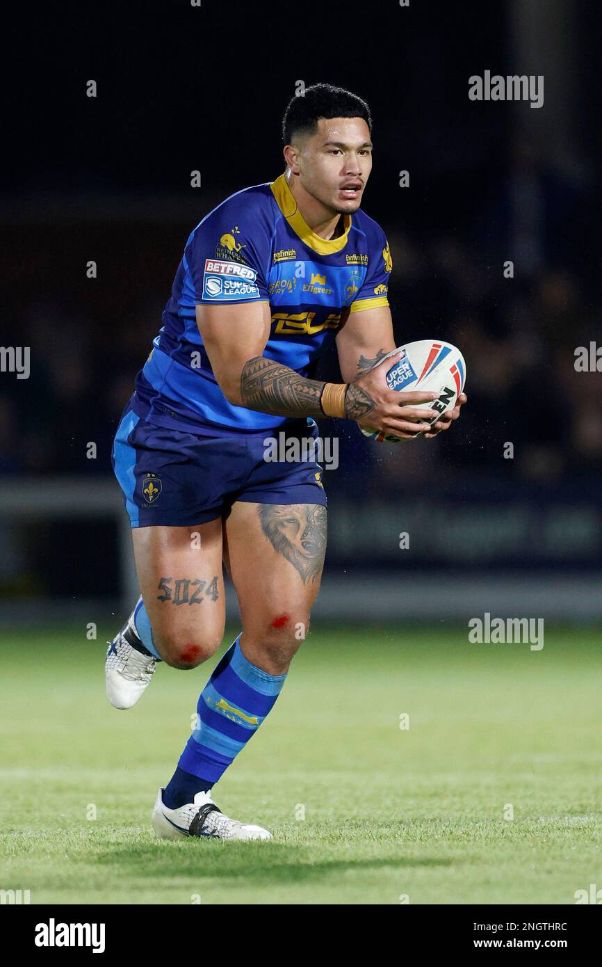 Renouf Atoni de Wakefield Trinity sur le ballon pendant le match de la Super League de Betfred au stade de soutien de Bebe Well, Wakefield. Date de la photo: Vendredi 17 février 2023. Banque D'Images